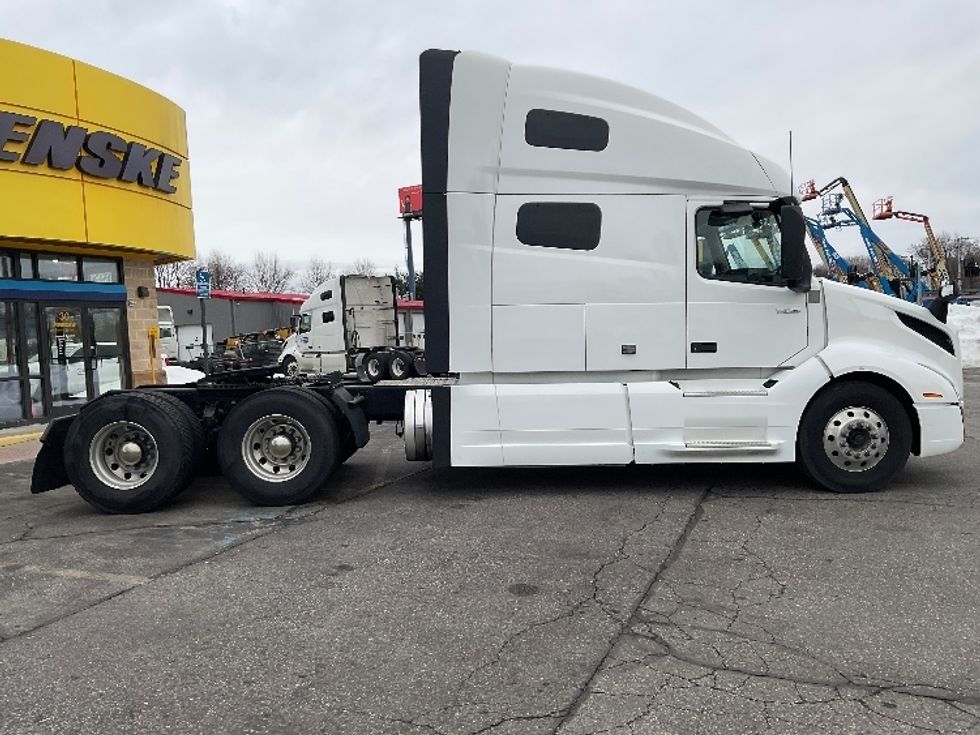 Sleeper Tractor-Heavy Duty Tractors-Volvo-2022-VNL64760-Reading-PA-523,251\n\t\tmiles-$ 67,500 - Image 8
