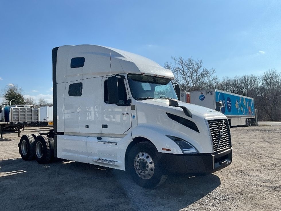 Sleeper Tractor-Heavy Duty Tractors-Volvo-2022-VNL64760-Reading-PA-541,034\n\t\tmiles-$ 65,750 - Image 1