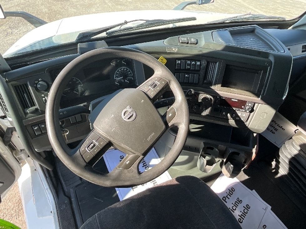 Sleeper Tractor-Heavy Duty Tractors-Volvo-2022-VNL64760-Reading-PA-541,034\n\t\tmiles-$ 65,750 - Image 11