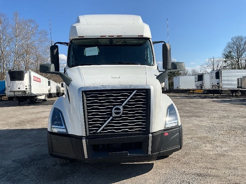 Sleeper Tractor-Heavy Duty Tractors-Volvo-2022-VNL64760-Reading-PA-541,034\n\t\tmiles-$ 65,750 - Image 2