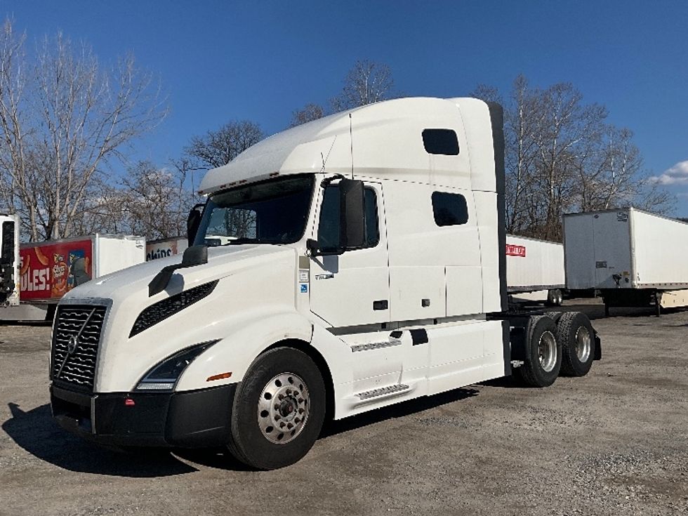 Sleeper Tractor-Heavy Duty Tractors-Volvo-2022-VNL64760-Reading-PA-541,034\n\t\tmiles-$ 65,750 - Image 3