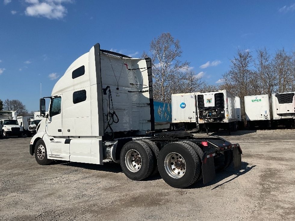 Sleeper Tractor-Heavy Duty Tractors-Volvo-2022-VNL64760-Reading-PA-541,034\n\t\tmiles-$ 65,750 - Image 5