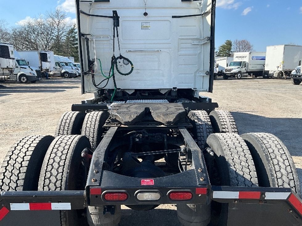 Sleeper Tractor-Heavy Duty Tractors-Volvo-2022-VNL64760-Reading-PA-541,034\n\t\tmiles-$ 65,750 - Image 6