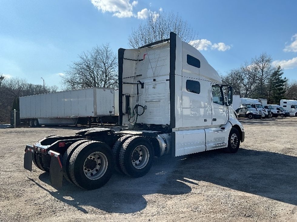 Sleeper Tractor-Heavy Duty Tractors-Volvo-2022-VNL64760-Reading-PA-541,034\n\t\tmiles-$ 65,750 - Image 7