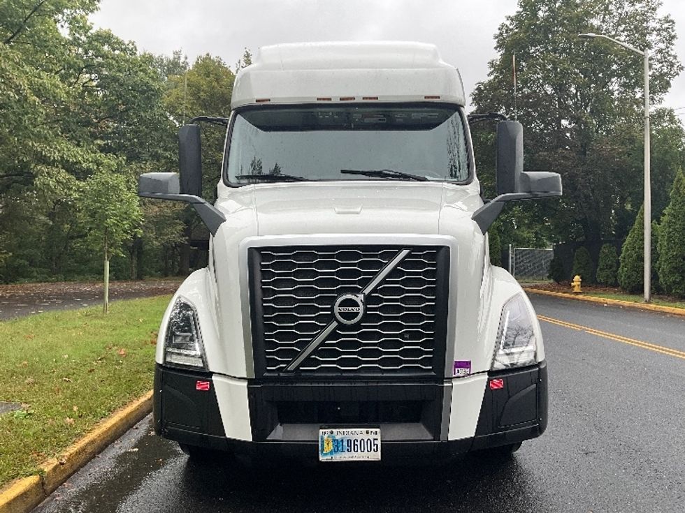 2022 Volvo Truck VNL photo 2