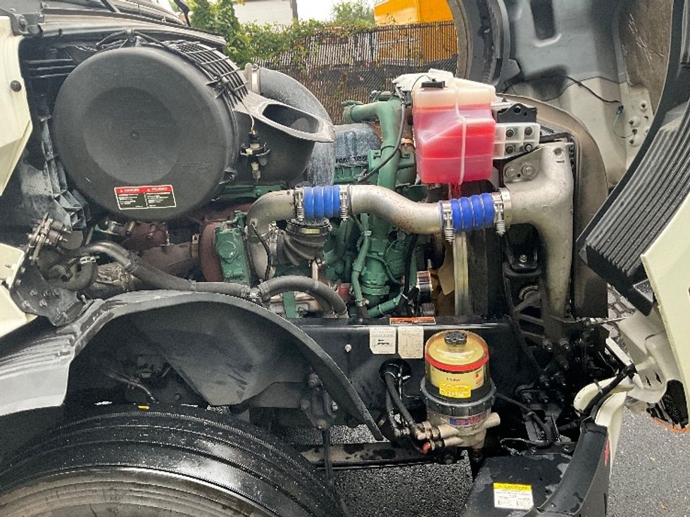 Sleeper Tractor-Heavy Duty Tractors-Volvo-2022-VNL64760-Reading-PA-543,973\n\t\tmiles-$ 70,500 - Image 20