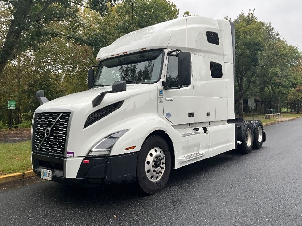 2022 Volvo Truck VNL photo 3