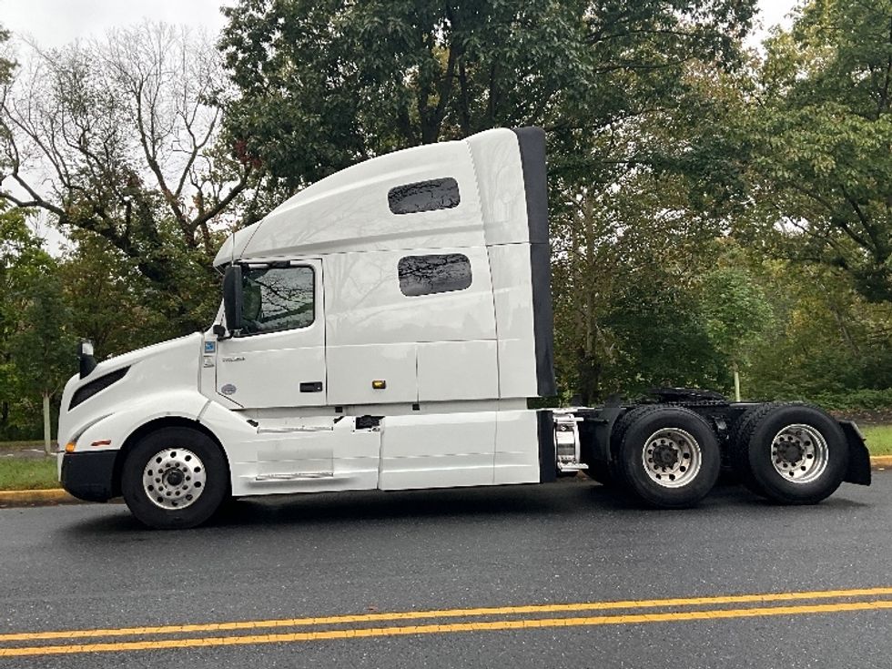 2022 Volvo Truck VNL photo 4