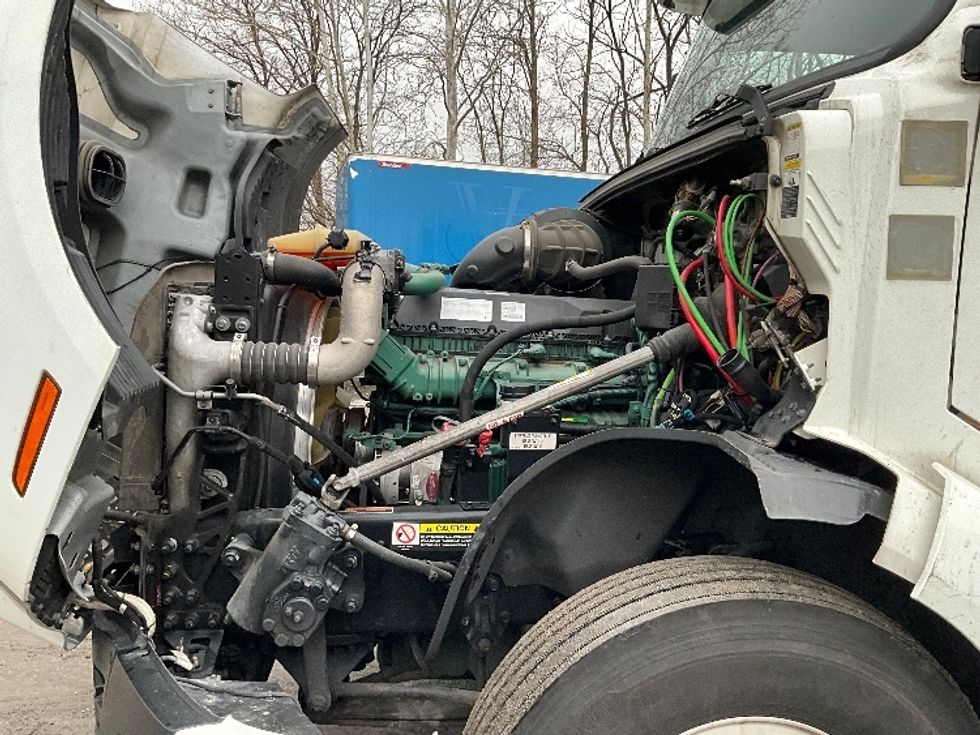 Sleeper Tractor-Heavy Duty Tractors-Volvo-2022-VNL64760-Reading-PA-553,852\n\t\tmiles-$ 64,750 - Image 21