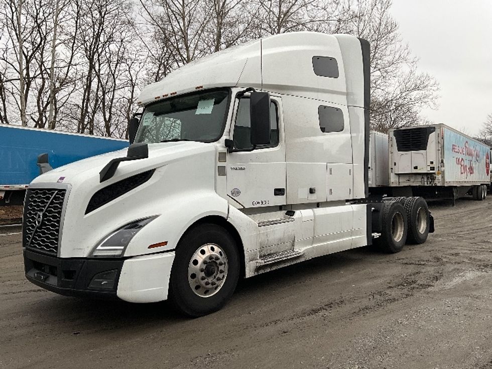 Sleeper Tractor-Heavy Duty Tractors-Volvo-2022-VNL64760-Reading-PA-553,852\n\t\tmiles-$ 64,750 - Image 3
