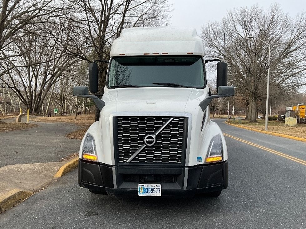 Sleeper Tractor-Heavy Duty Tractors-Volvo-2022-VNL64760-Reading-PA-566,414\n\t\tmiles-$ 63,500 - Image 2