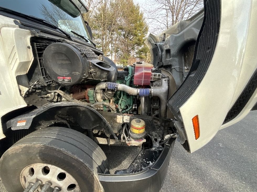 Sleeper Tractor-Heavy Duty Tractors-Volvo-2022-VNL64760-Reading-PA-566,414\n\t\tmiles-$ 63,500 - Image 20