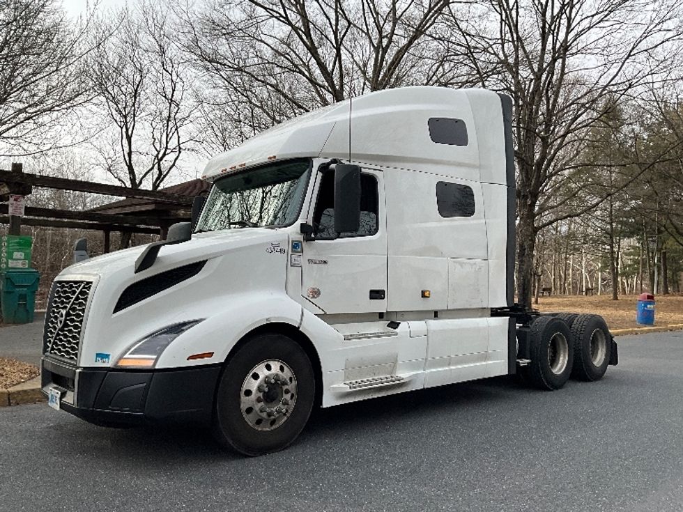 Sleeper Tractor-Heavy Duty Tractors-Volvo-2022-VNL64760-Reading-PA-566,414\n\t\tmiles-$ 63,500 - Image 3