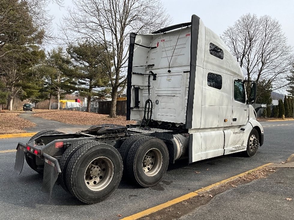 Sleeper Tractor-Heavy Duty Tractors-Volvo-2022-VNL64760-Reading-PA-566,414\n\t\tmiles-$ 63,500 - Image 7