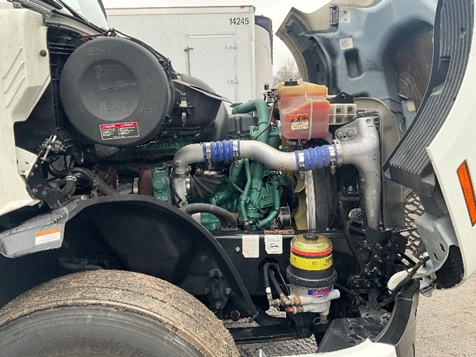 Sleeper Tractor-Heavy Duty Tractors-Volvo-2022-VNL64760-Reading-PA-600,620\n\t\tmiles-$ 60,250 - Image 20