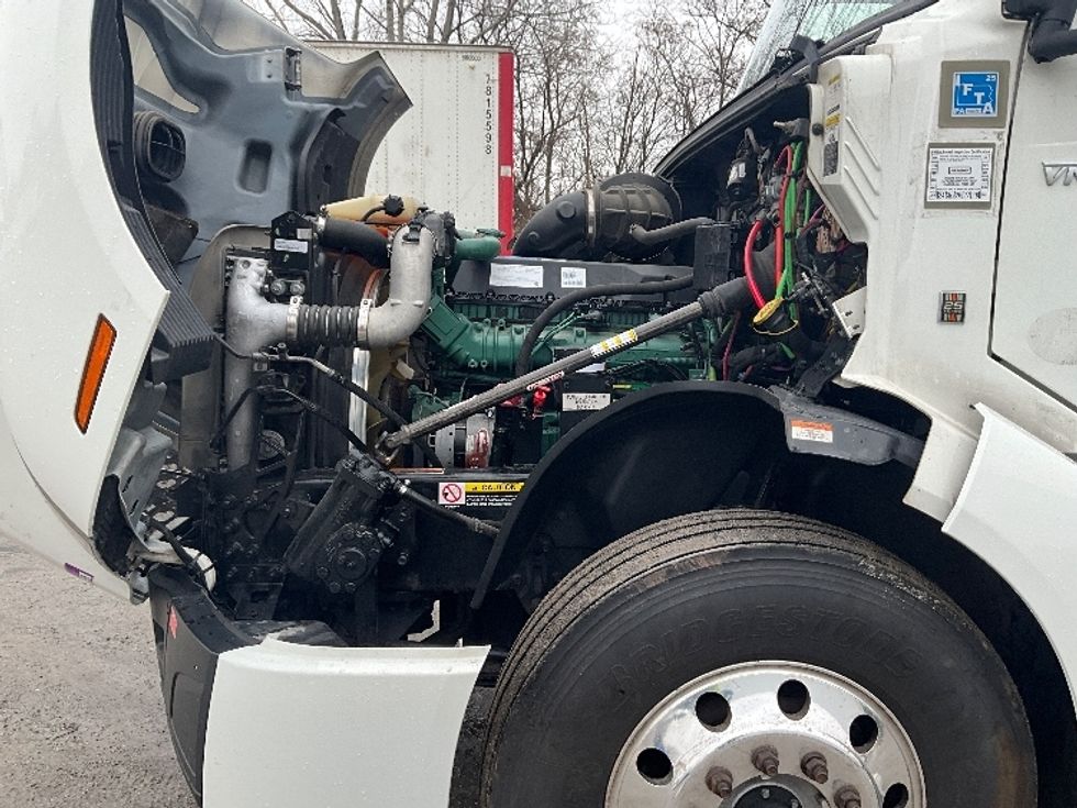 Sleeper Tractor-Heavy Duty Tractors-Volvo-2022-VNL64760-Reading-PA-600,620\n\t\tmiles-$ 60,250 - Image 21