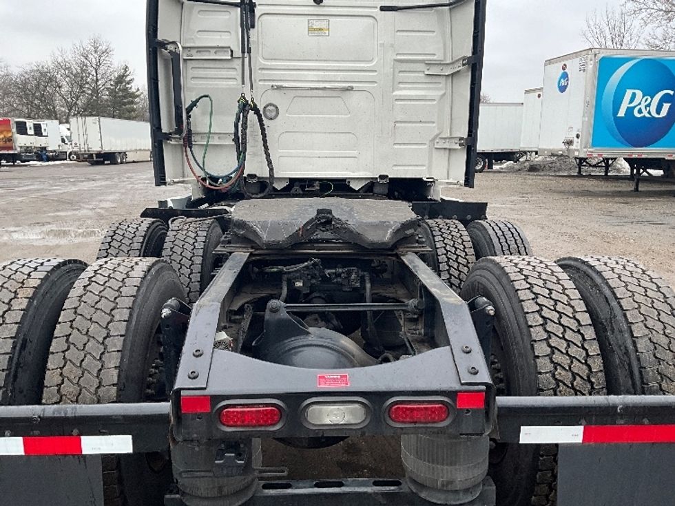 Sleeper Tractor-Heavy Duty Tractors-Volvo-2022-VNL64760-Reading-PA-600,620\n\t\tmiles-$ 60,250 - Image 6