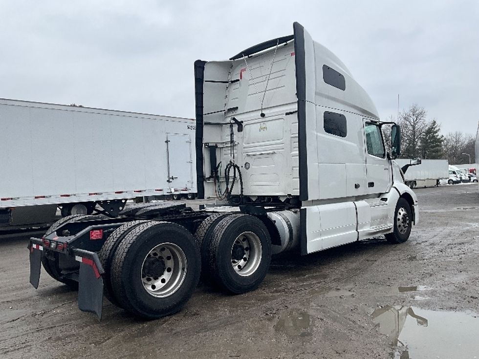 Sleeper Tractor-Heavy Duty Tractors-Volvo-2022-VNL64760-Reading-PA-600,620\n\t\tmiles-$ 60,250 - Image 7