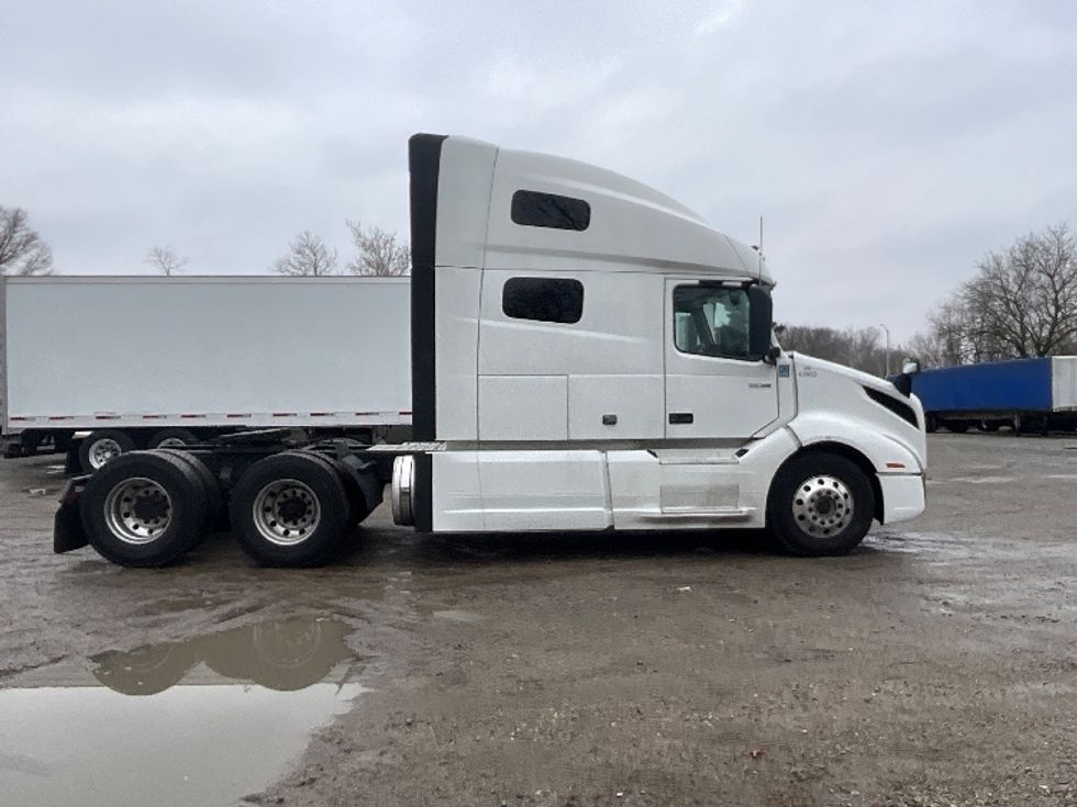 Sleeper Tractor-Heavy Duty Tractors-Volvo-2022-VNL64760-Reading-PA-600,620\n\t\tmiles-$ 60,250 - Image 8