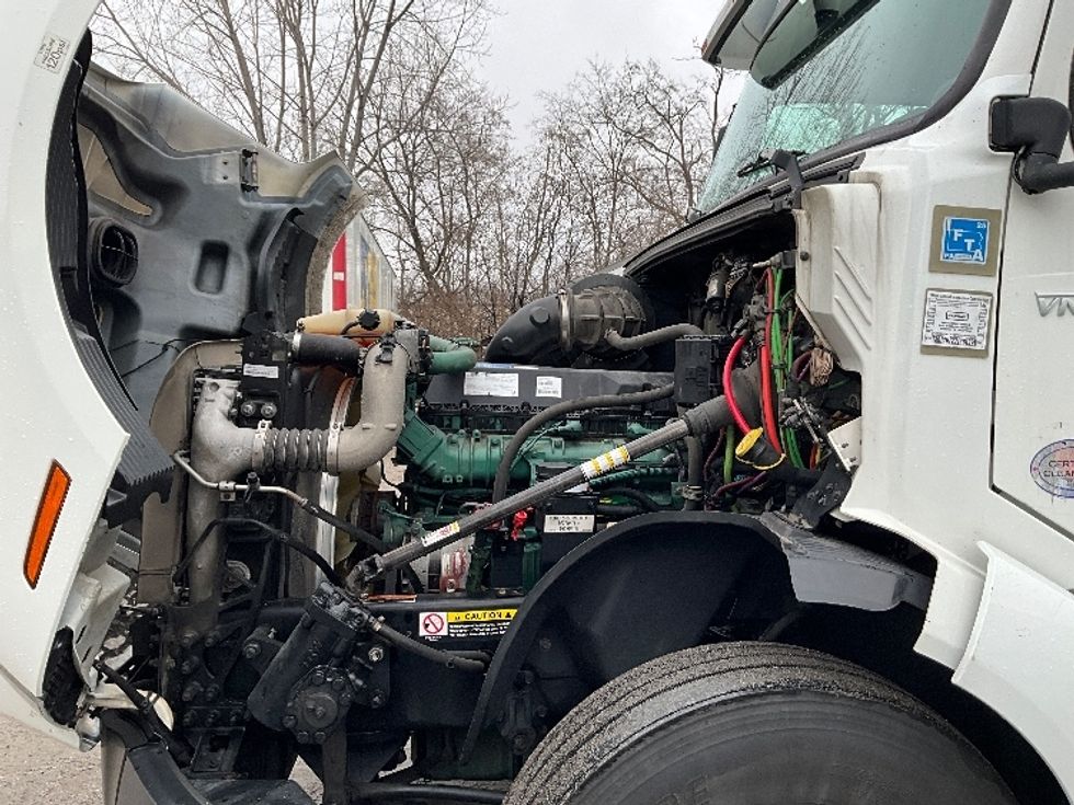 Sleeper Tractor-Heavy Duty Tractors-Volvo-2022-VNL64760-Reading-PA-609,096\n\t\tmiles-$ 59,500 - Image 21