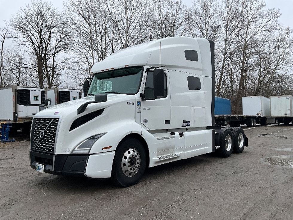 Sleeper Tractor-Heavy Duty Tractors-Volvo-2022-VNL64760-Reading-PA-609,096\n\t\tmiles-$ 59,500 - Image 3