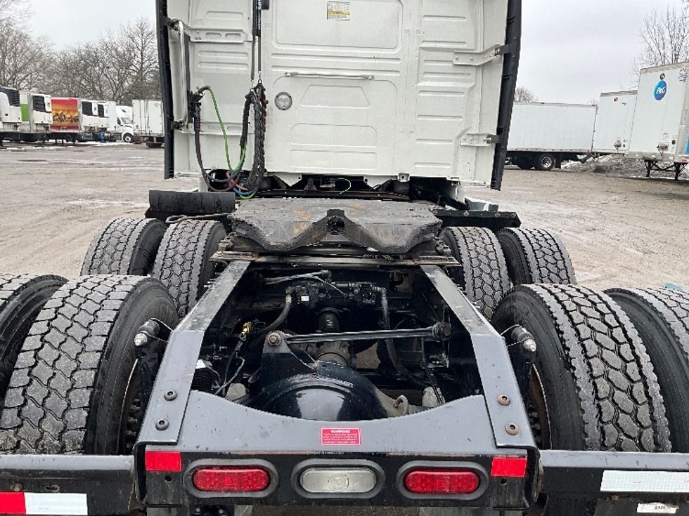 Sleeper Tractor-Heavy Duty Tractors-Volvo-2022-VNL64760-Reading-PA-609,096\n\t\tmiles-$ 59,500 - Image 6