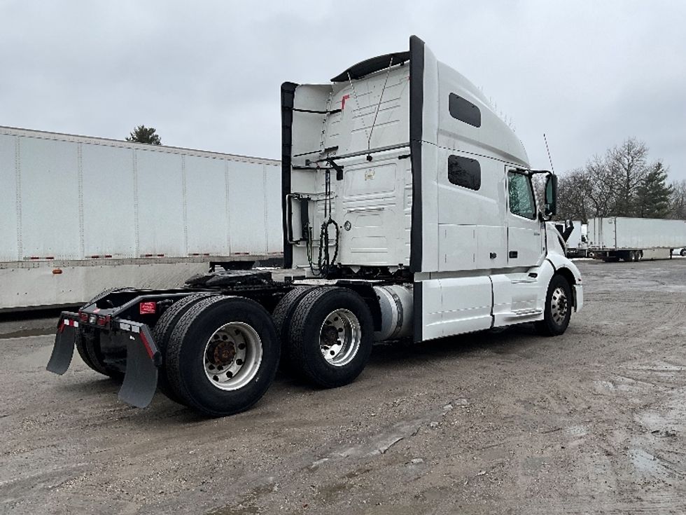 Sleeper Tractor-Heavy Duty Tractors-Volvo-2022-VNL64760-Reading-PA-609,096\n\t\tmiles-$ 59,500 - Image 7