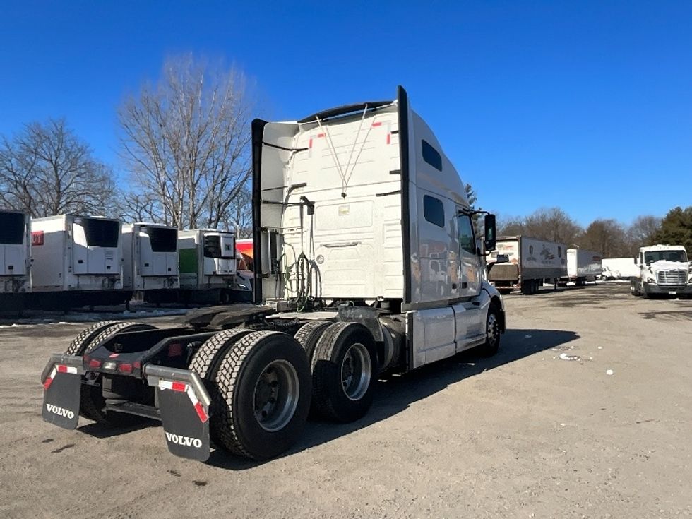 Sleeper Tractor-Heavy Duty Tractors-Volvo-2022-VNL64760-Reading-PA-611,341\n\t\tmiles-$ 59,250 - Image 7