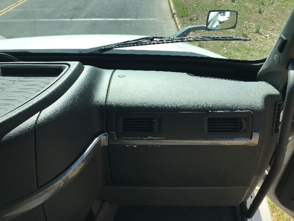 Sleeper Tractor-Heavy Duty Tractors-Volvo-2022-VNL64760-Reading-PA-615,049\n\t\tmiles-$ 59,000 - Image 14