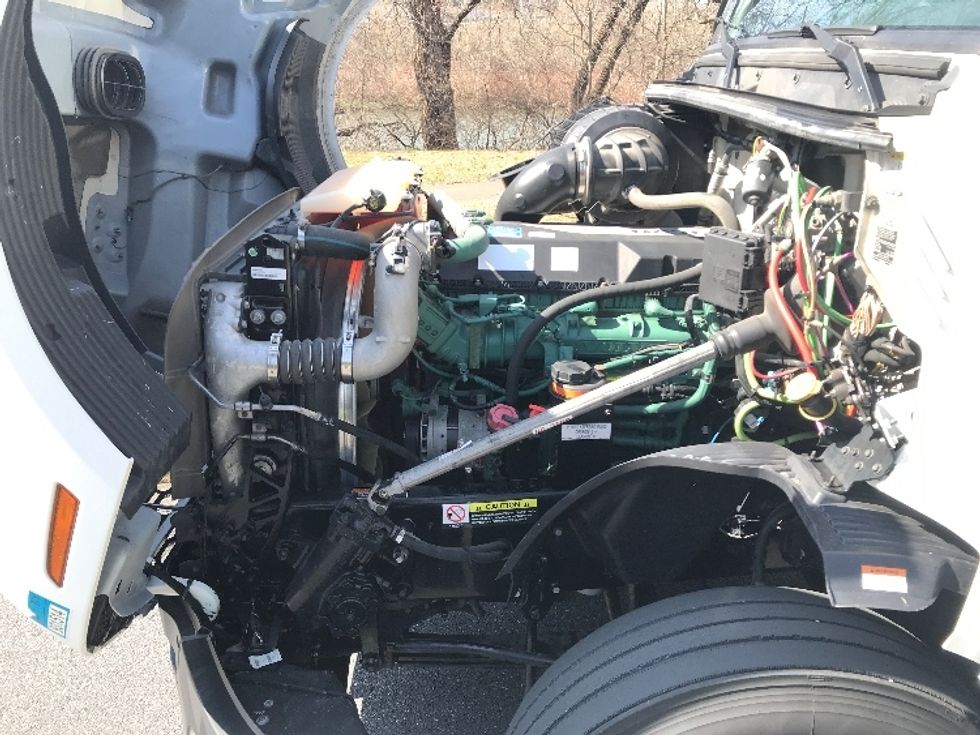 Sleeper Tractor-Heavy Duty Tractors-Volvo-2022-VNL64760-Reading-PA-615,049\n\t\tmiles-$ 59,000 - Image 21