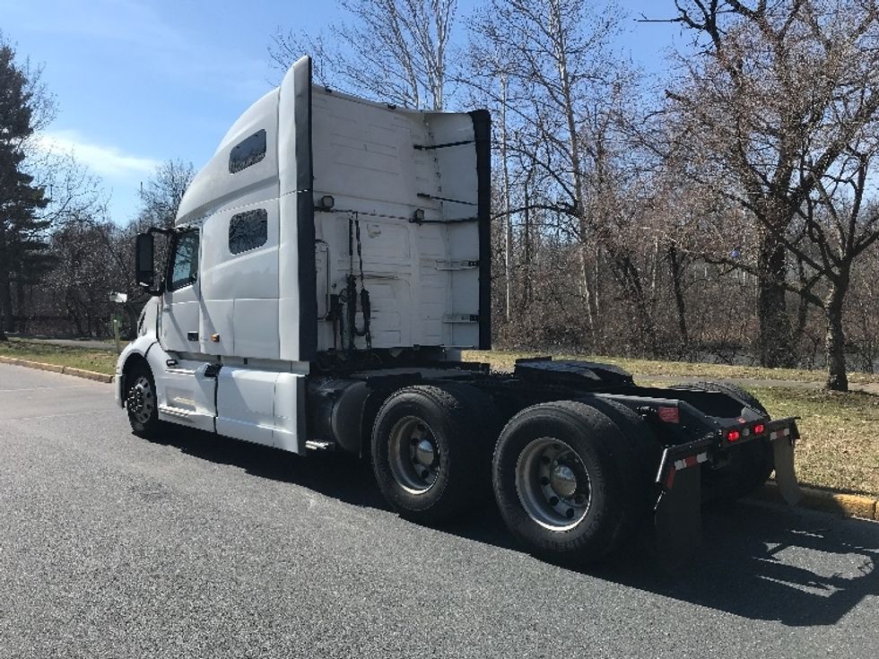 Sleeper Tractor-Heavy Duty Tractors-Volvo-2022-VNL64760-Reading-PA-615,049\n\t\tmiles-$ 59,000 - Image 5