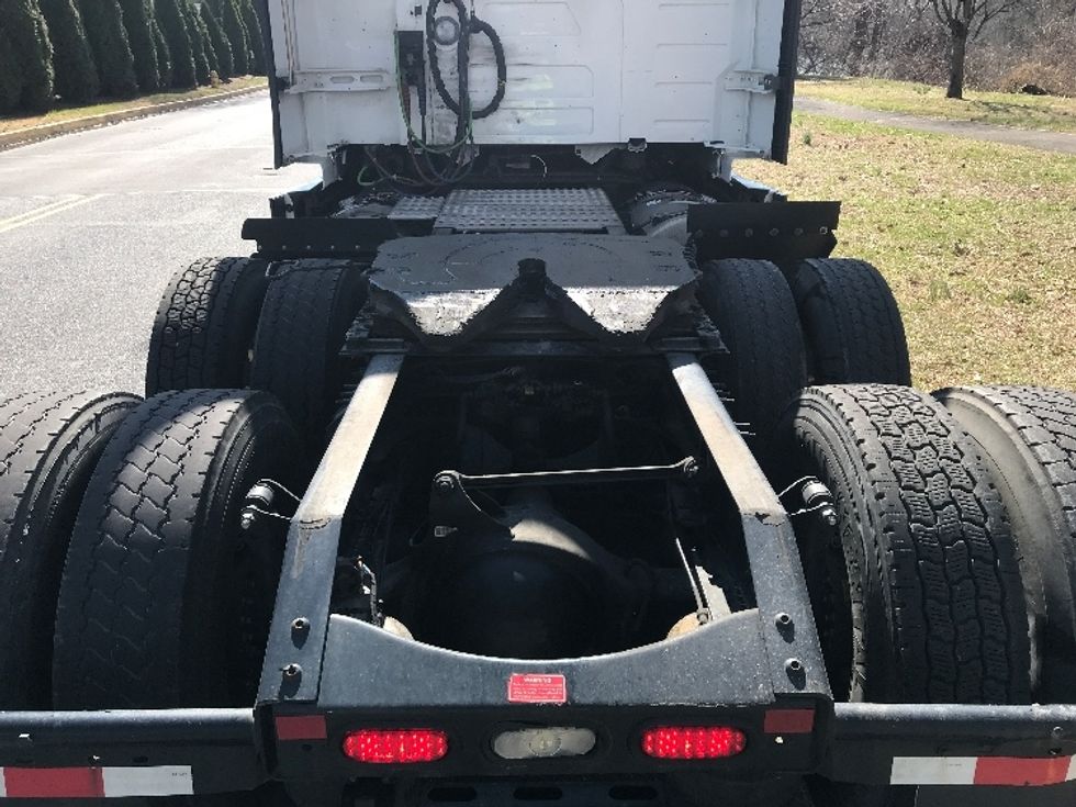 Sleeper Tractor-Heavy Duty Tractors-Volvo-2022-VNL64760-Reading-PA-615,049\n\t\tmiles-$ 59,000 - Image 6