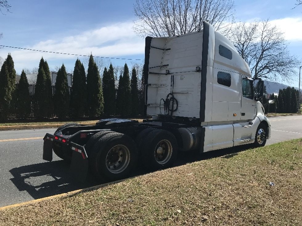 Sleeper Tractor-Heavy Duty Tractors-Volvo-2022-VNL64760-Reading-PA-615,049\n\t\tmiles-$ 59,000 - Image 7