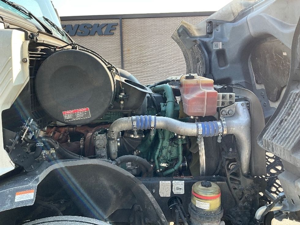 Sleeper Tractor-Heavy Duty Tractors-Volvo-2022-VNL64760-Reading-PA-619,014\n\t\tmiles-$ 58,500 - Image 20