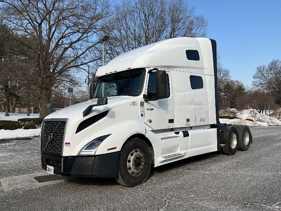 Sleeper Tractor-Heavy Duty Tractors-Volvo-2022-VNL64760-Reading-PA-619,014\n\t\tmiles-$ 58,500 - Image 3
