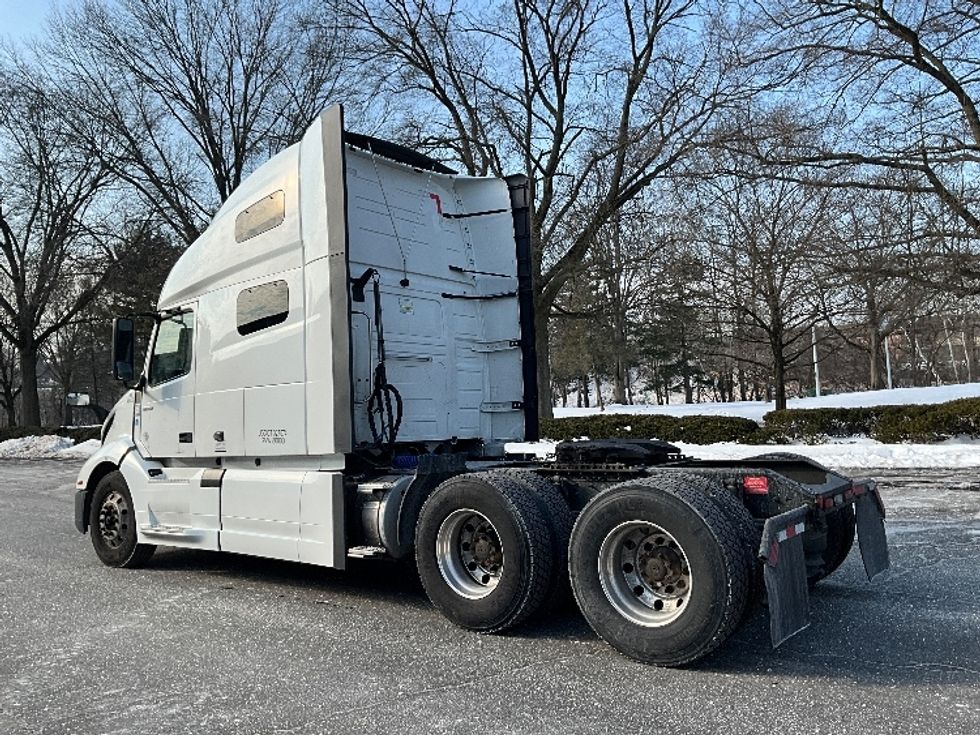Sleeper Tractor-Heavy Duty Tractors-Volvo-2022-VNL64760-Reading-PA-619,014\n\t\tmiles-$ 58,500 - Image 5