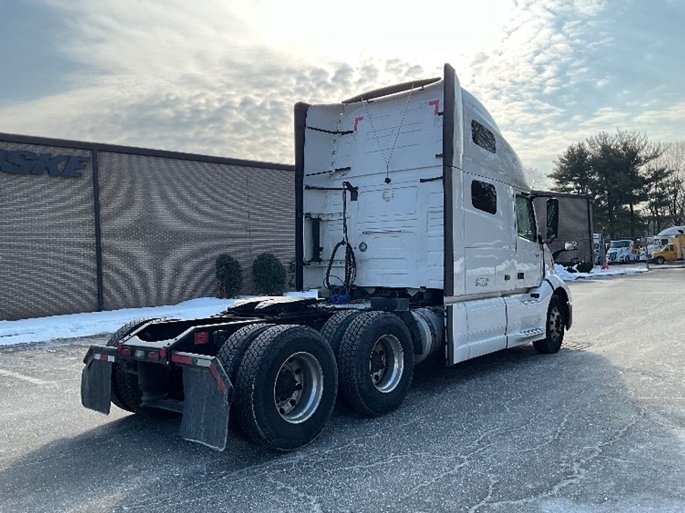 Sleeper Tractor-Heavy Duty Tractors-Volvo-2022-VNL64760-Reading-PA-619,014\n\t\tmiles-$ 58,500 - Image 7