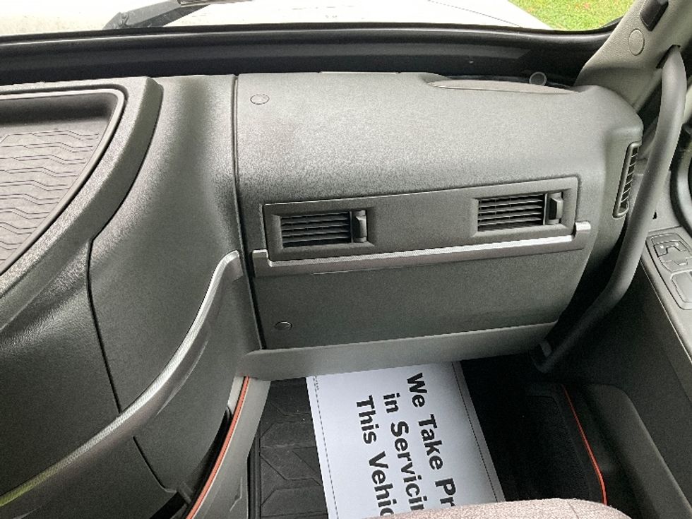 Sleeper Tractor-Heavy Duty Tractors-Volvo-2022-VNL64760-Reading-PA-619,412\n\t\tmiles-$ 62,250 - Image 13