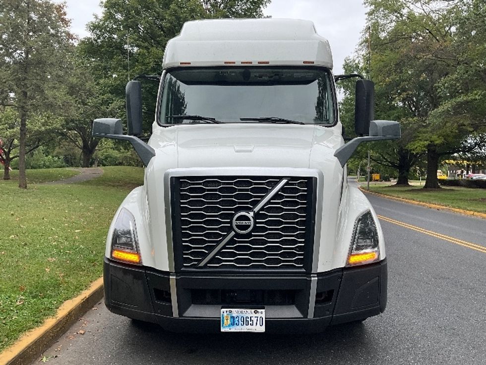 2022 Volvo Truck VNL photo 2