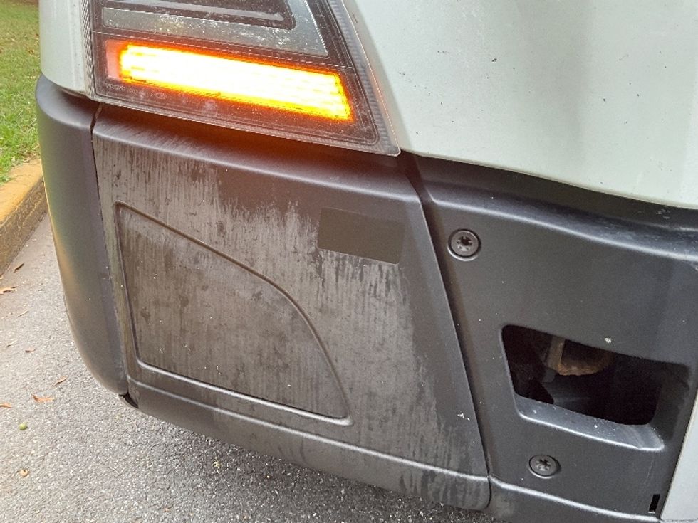 Sleeper Tractor-Heavy Duty Tractors-Volvo-2022-VNL64760-Reading-PA-619,412\n\t\tmiles-$ 62,250 - Image 25