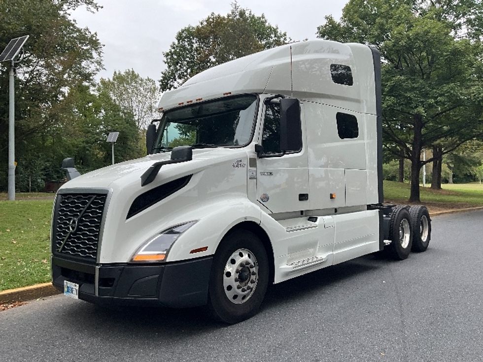 2022 Volvo Truck VNL photo 3