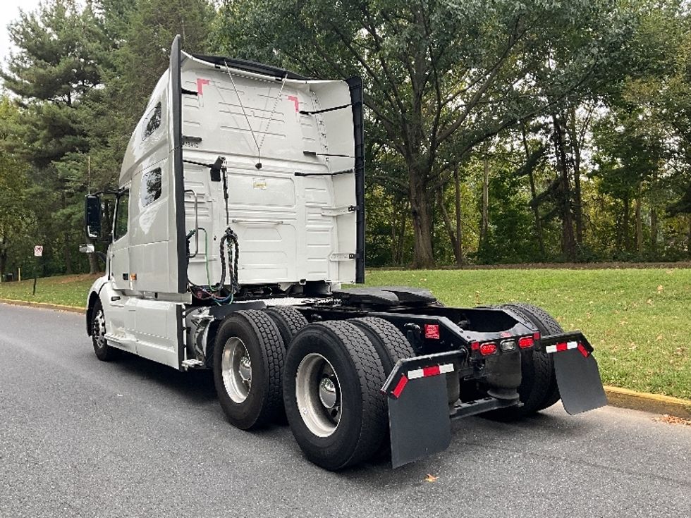 Sleeper Tractor-Heavy Duty Tractors-Volvo-2022-VNL64760-Reading-PA-619,412\n\t\tmiles-$ 62,250 - Image 5