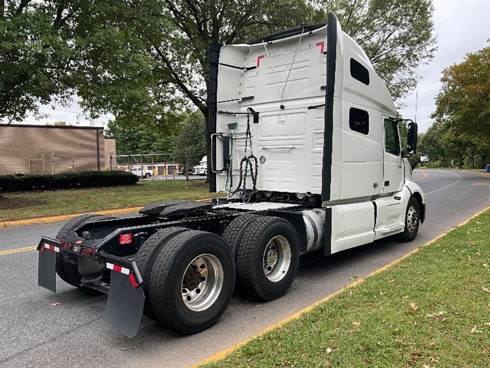 Sleeper Tractor-Heavy Duty Tractors-Volvo-2022-VNL64760-Reading-PA-619,412\n\t\tmiles-$ 62,250 - Image 7