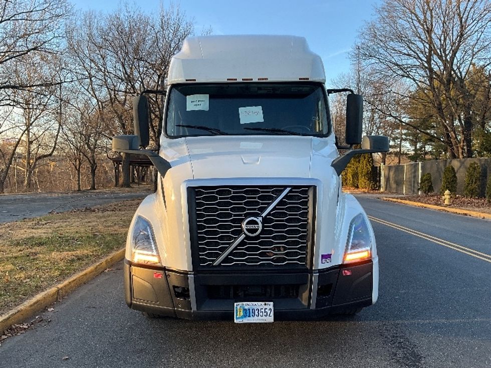 Sleeper Tractor-Heavy Duty Tractors-Volvo-2022-VNL64760-Reading-PA-629,710\n\t\tmiles-$ 57,500 - Image 2