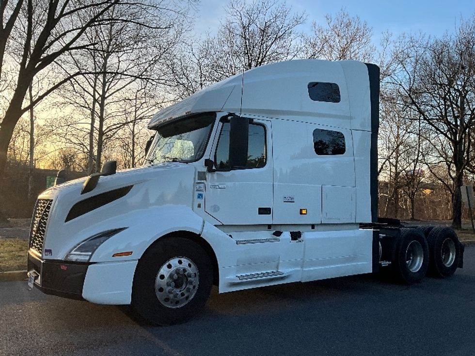 Sleeper Tractor-Heavy Duty Tractors-Volvo-2022-VNL64760-Reading-PA-629,710\n\t\tmiles-$ 57,500 - Image 3