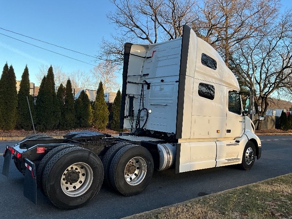 Sleeper Tractor-Heavy Duty Tractors-Volvo-2022-VNL64760-Reading-PA-629,710\n\t\tmiles-$ 57,500 - Image 7