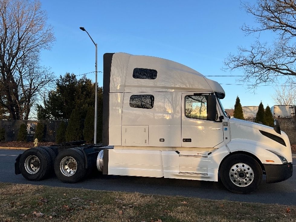 Sleeper Tractor-Heavy Duty Tractors-Volvo-2022-VNL64760-Reading-PA-629,710\n\t\tmiles-$ 57,500 - Image 8