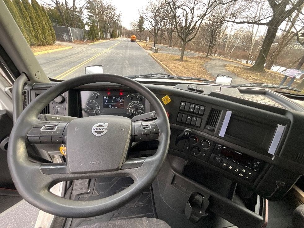 Sleeper Tractor-Heavy Duty Tractors-Volvo-2022-VNL64760-Reading-PA-630,203\n\t\tmiles-$ 57,500 - Image 11
