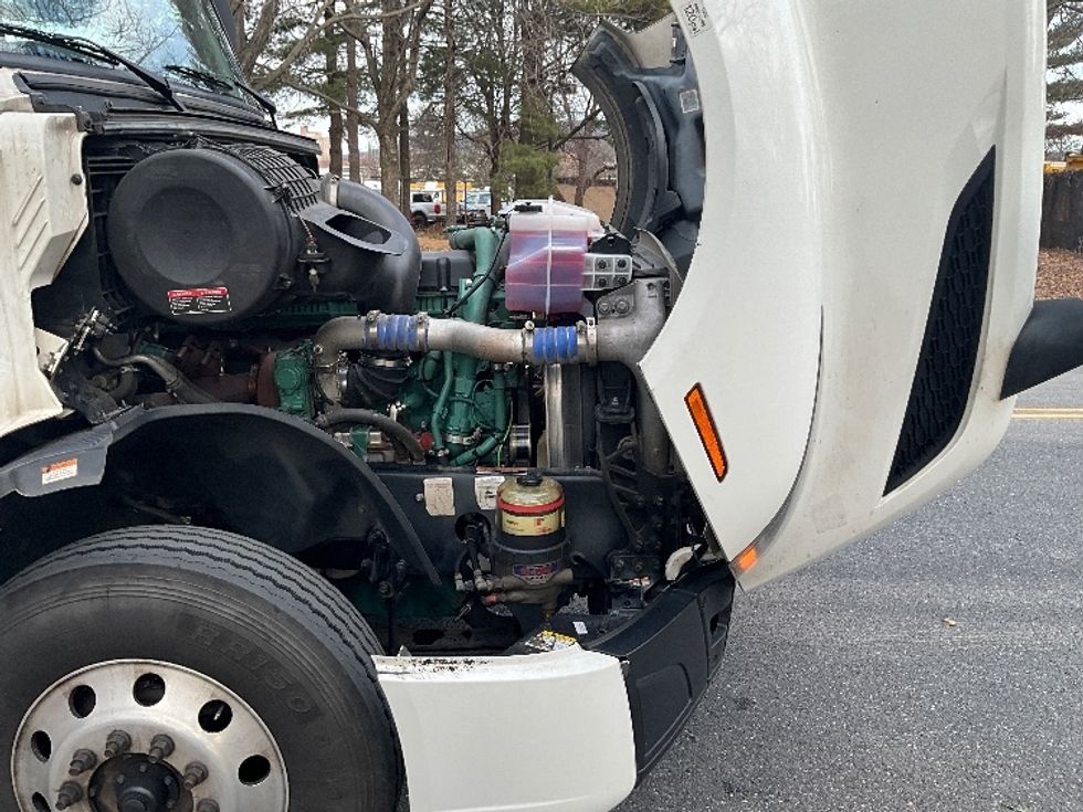 Sleeper Tractor-Heavy Duty Tractors-Volvo-2022-VNL64760-Reading-PA-630,203\n\t\tmiles-$ 57,500 - Image 20