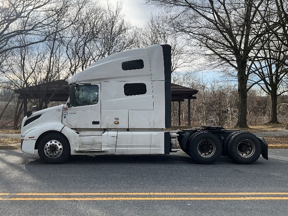 Sleeper Tractor-Heavy Duty Tractors-Volvo-2022-VNL64760-Reading-PA-630,203\n\t\tmiles-$ 57,500 - Image 4